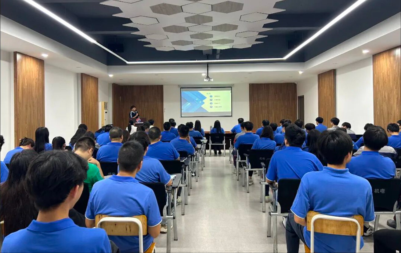 科技賦能?智領(lǐng)職場(chǎng) —— 我司開展DeepSeek智能辦公技能專項(xiàng)培訓(xùn)